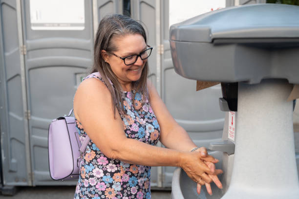 Best Portable toilet rental cost  in Reedsburg, WI